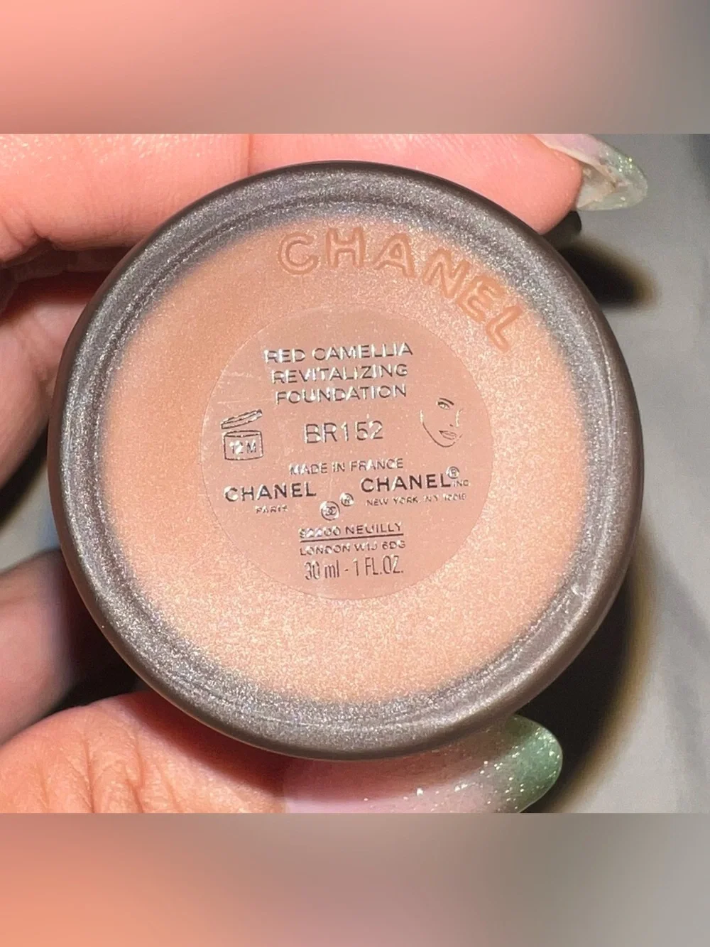 CHANEL No 1 de Chanel - Red Camellia Revitalizing Foundation BR152 new with box